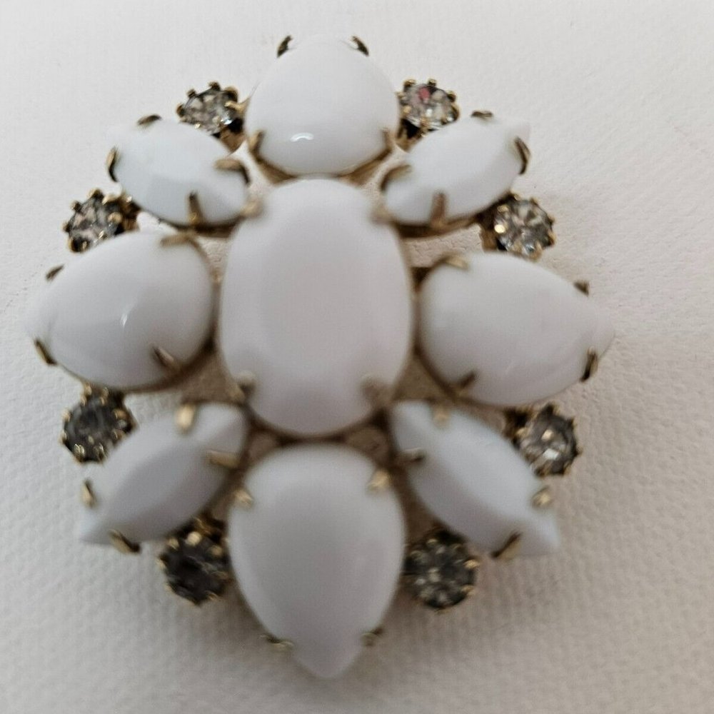 Vintage Marquise Shape Milk Glass Clear Rhinestone Brooch Unmark Pin Gold Tone